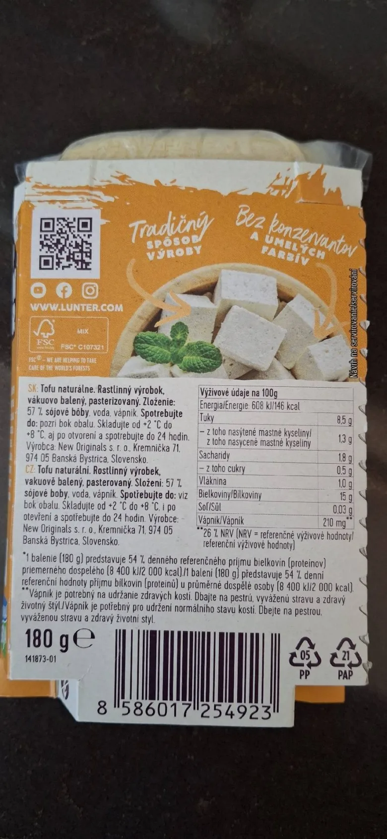 Zadní strana balení tofu s výživovými údaji v češtině.