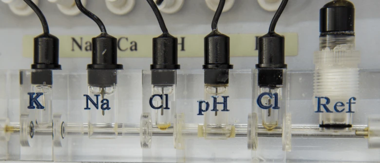 Množkanalový senzor pro měření elektrolytů v těle.
