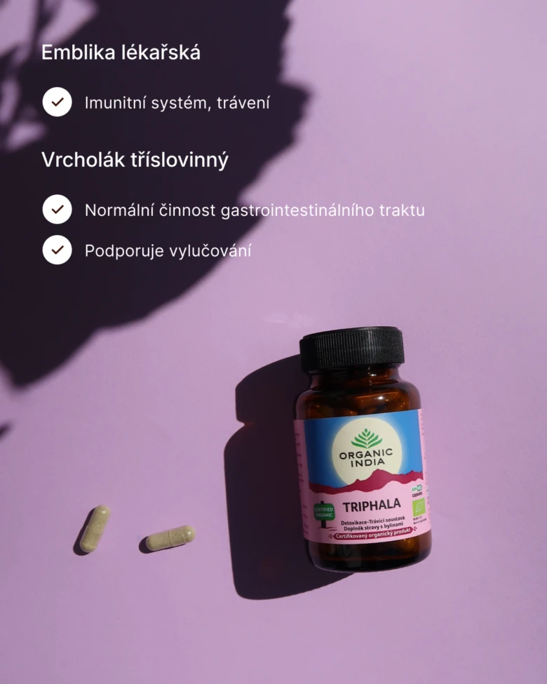 Fľaše s doplňkem stravy Tripalá vedle dvou kapslí na fialovém pozadí.